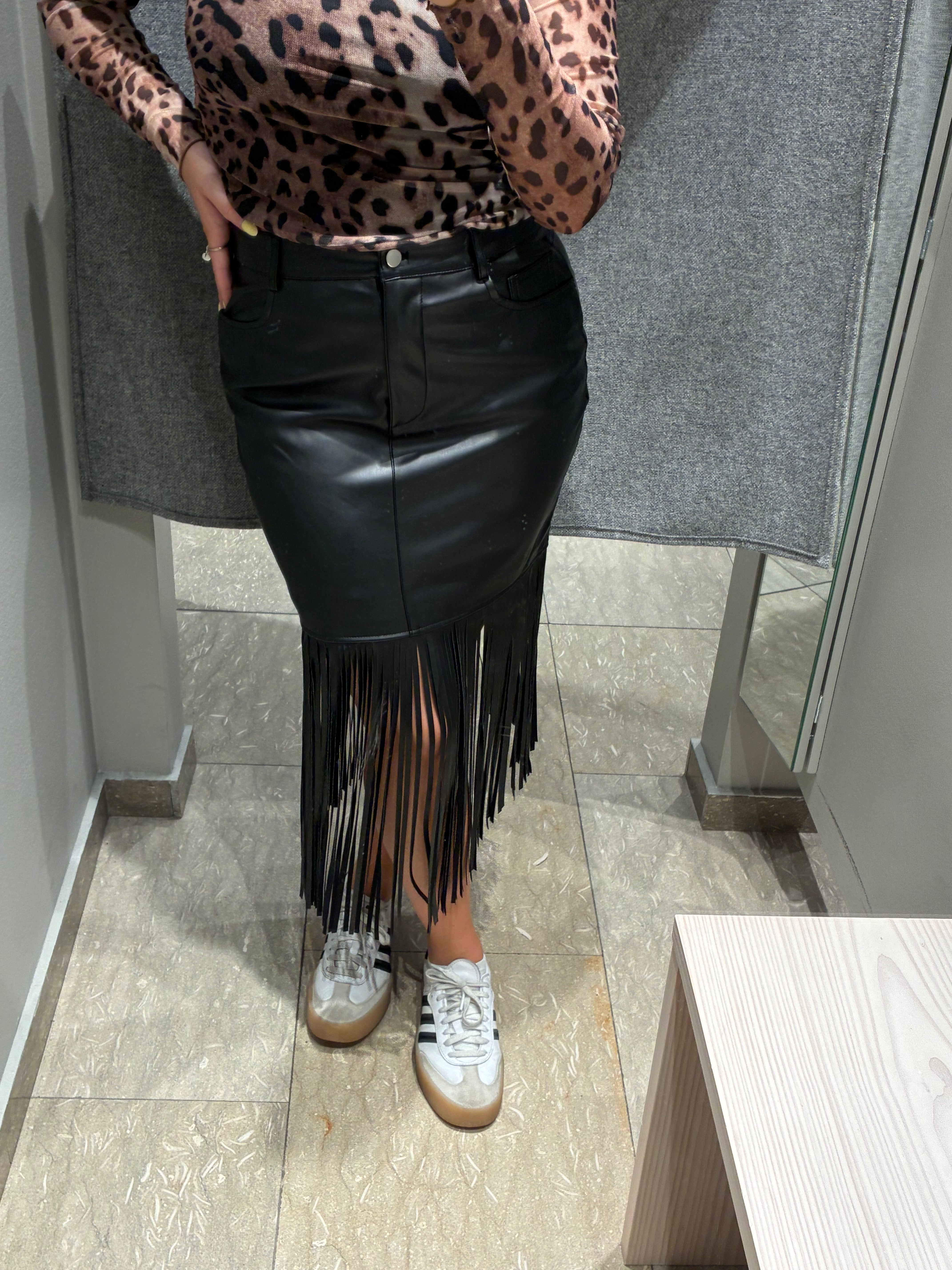 VIPRANA Short Skirt - Black Beauty